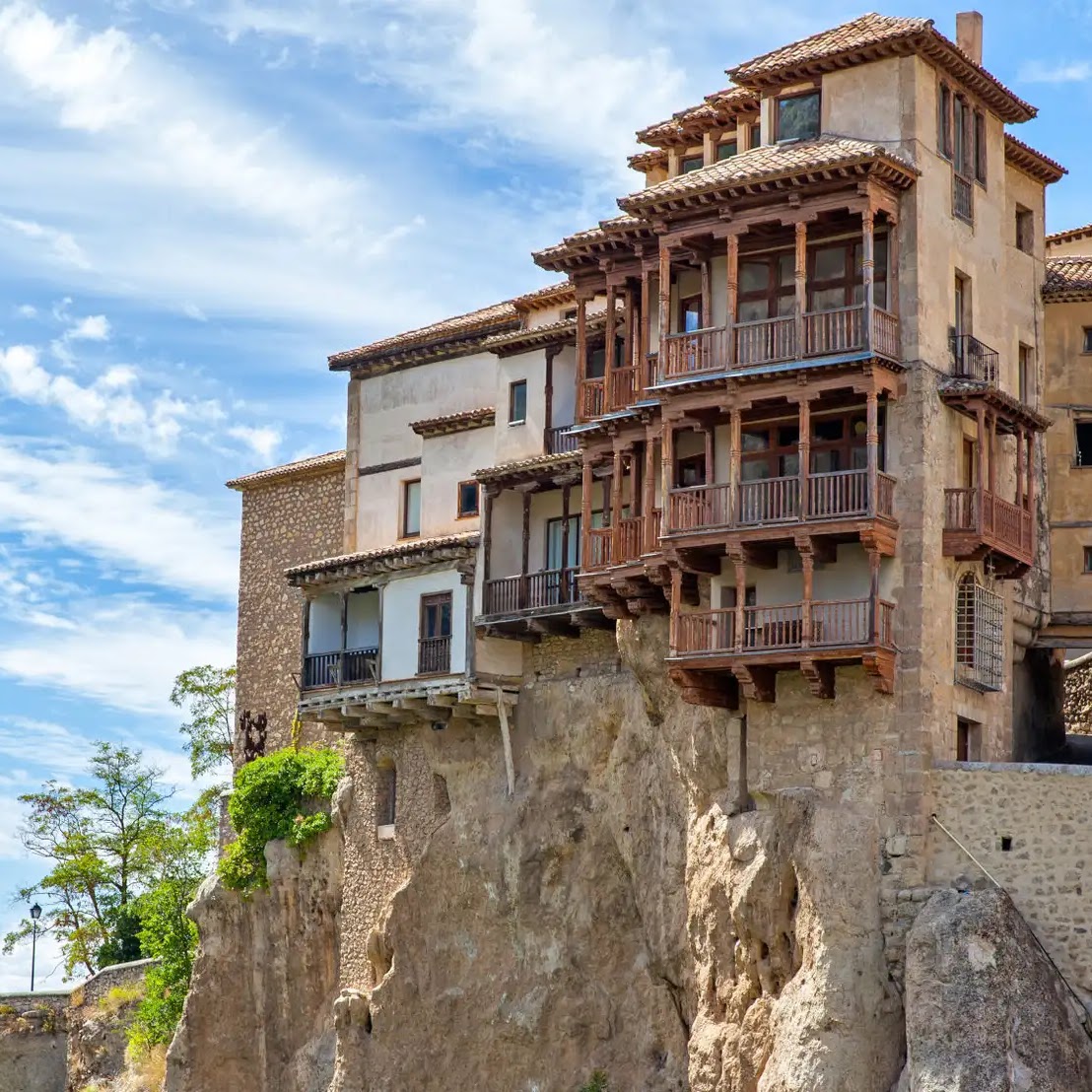 Photo showing the hanging houses of Cuenca